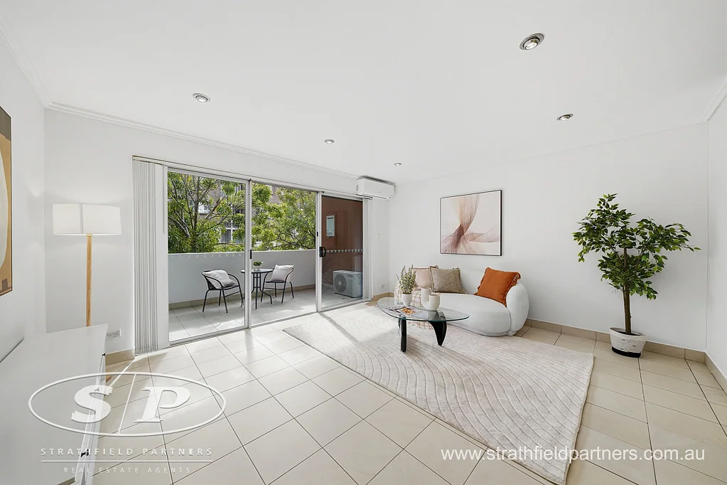 Homebush West 2 Slaapkamer Recently Refreshed Split-Level Apartment with Dual Balconies