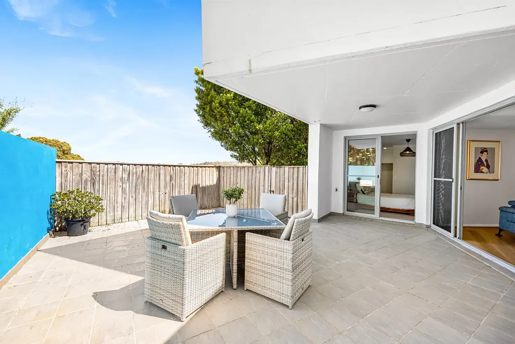 " Spacious Apartment with Massive Terrace in Convenient Brookvale Location"