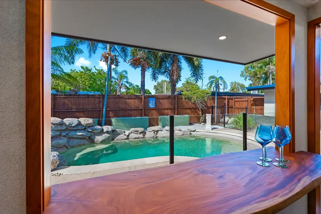 105 Oleander Street, Holloways Beach, QLD 4878