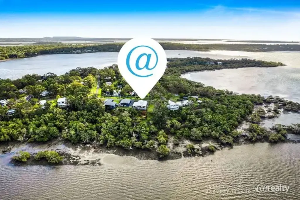 Macleay Island 3कमरा Waterfront Paradise Awaits – Live the Island Dream!