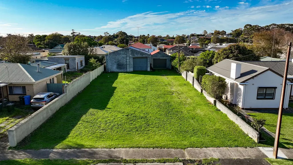 Mount Gambier  Huge shedding in place, endless possibilities