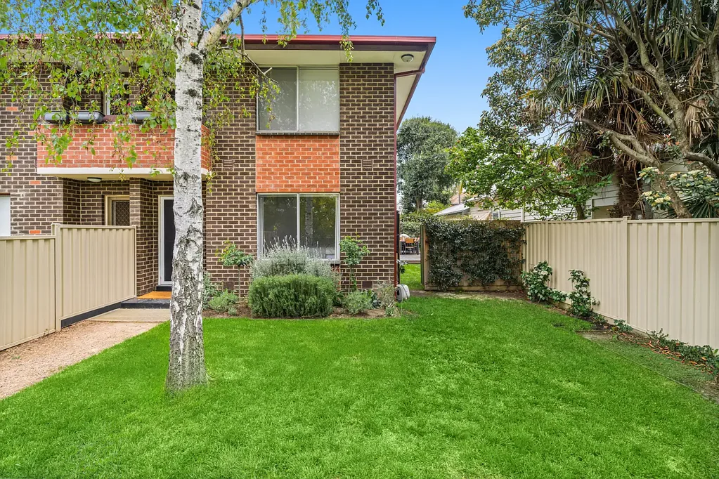 Essendon 2ห้องนอน Sophisticated Style, Light-Filled Living & a Garden Oasis