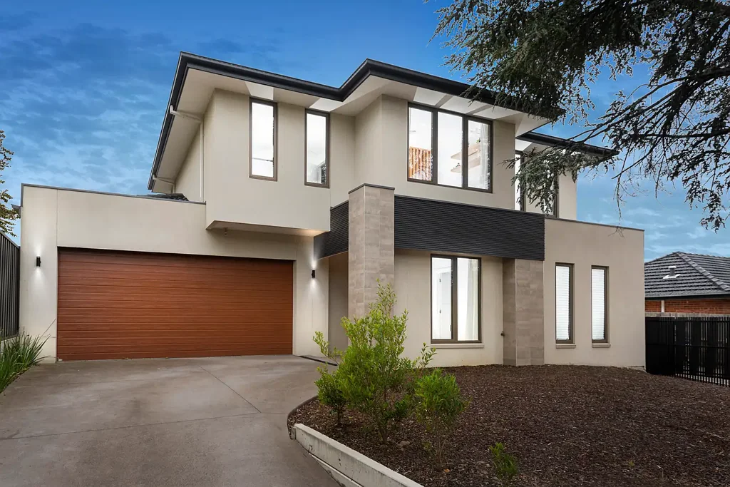 Balwyn 4房  Near new residences on it’s own title