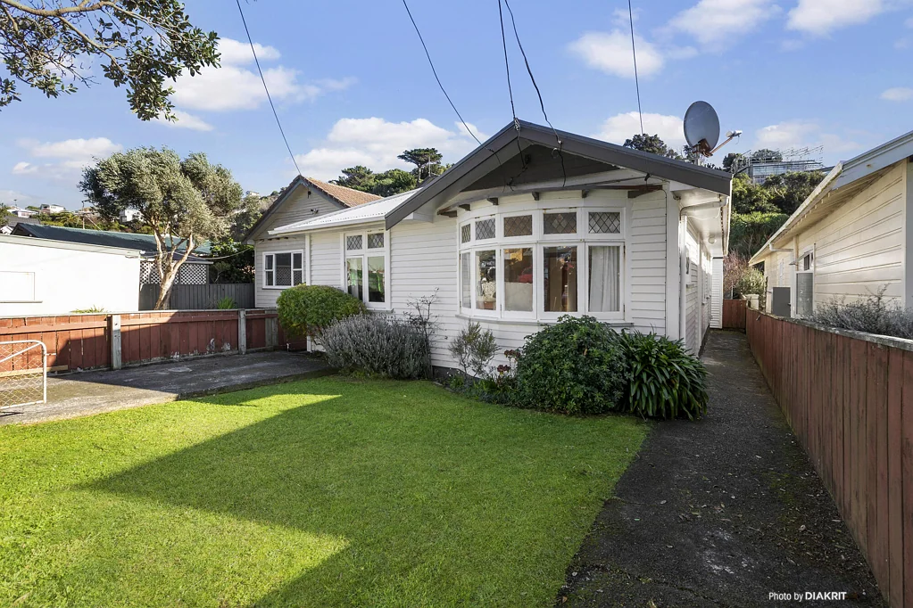 Island Bay 3房  CHARMING CHARACTER - HANDY LOCATION