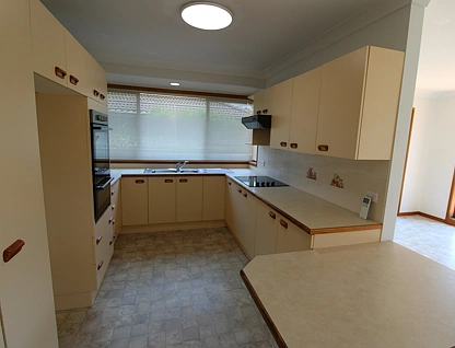 10 Caroola Parade, North Nowra, South Coast, 3 कमरे, 2 बाथरूम, House