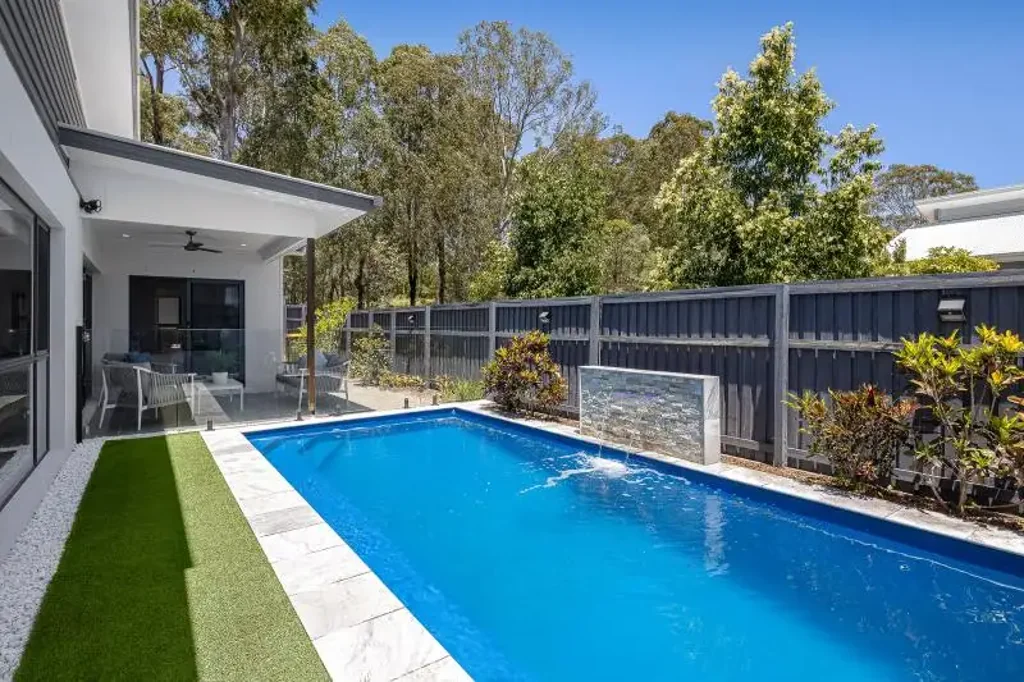 Bridgeman Downs 4Zimmer CONTEMPORARY LUXURY ON A RARE 600 SQM ALLOTMENT!