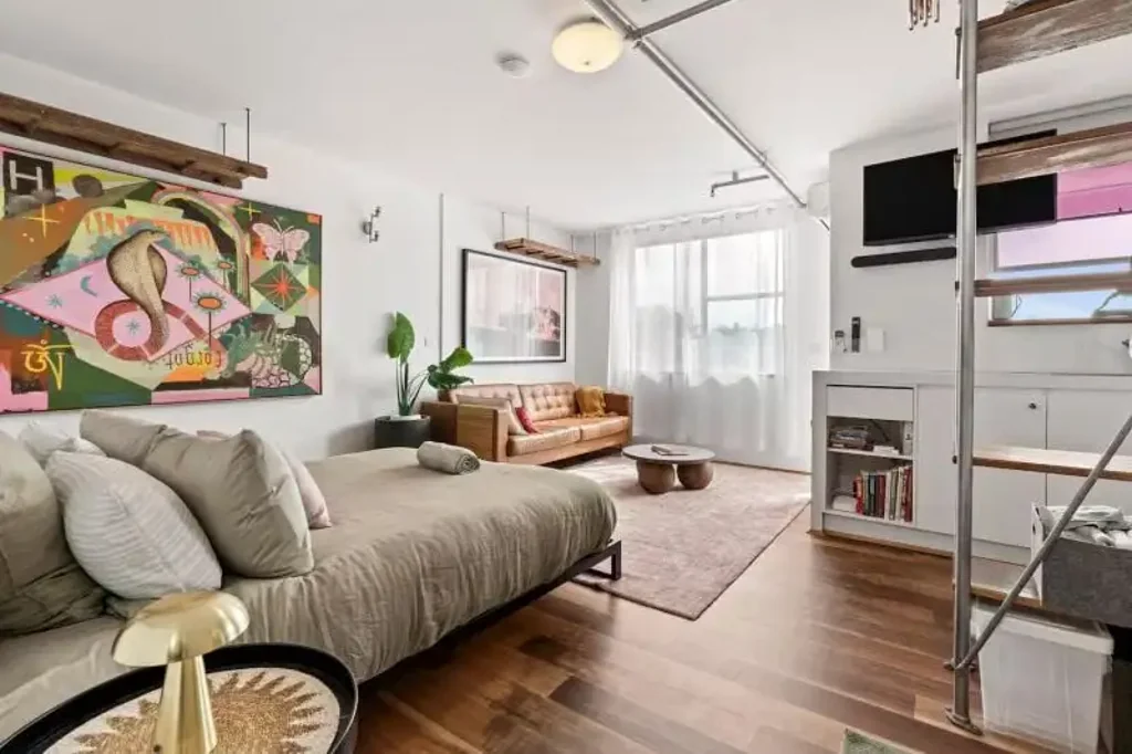 FULLY FURNISHED ART STUDIO IN THE HEART OF BONDI WITH ROOFTOP POOL