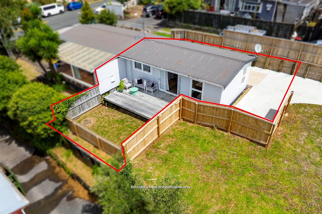Te Atatu South 2房  Sunny, Easy Living Awaits