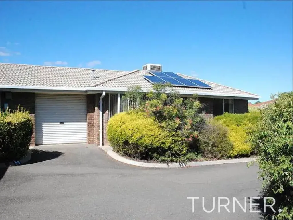 Lovely 2 bedroom unit in a well maintained group