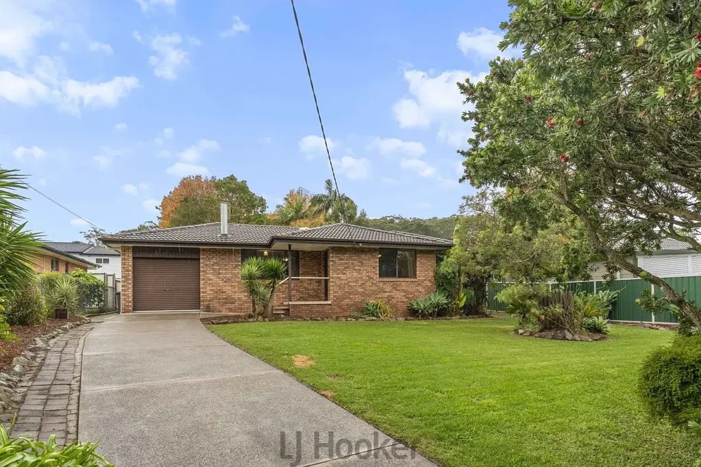 Blackalls Park 3 Bedroom BRICK AND TILE ON AN INCREDIBLE 20M FRONTAGE