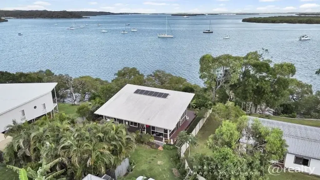 Macleay Island 3房 隐私海滨别墅 180°水景全景 室内外生活无缝连接 钢框架建筑环保园景 岛屿生活便捷舒适 捕捉自家海鲜享受岛屿生活 Secluded Coastal Sanctuary with Panoramic Water Views