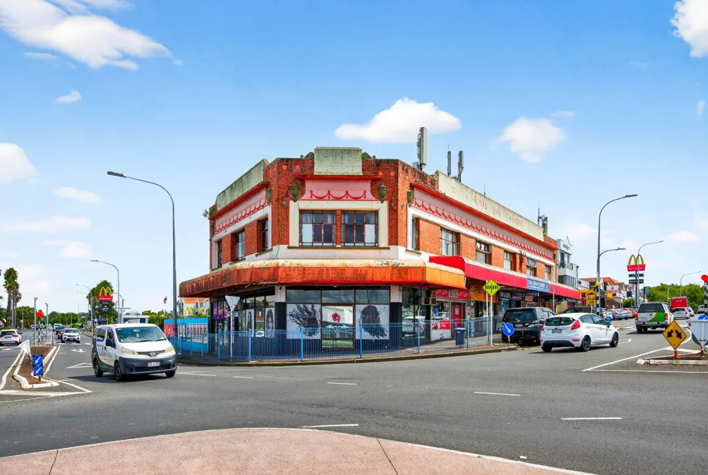 Royal Oak High-Yield Strip-Retail with Diversified Income