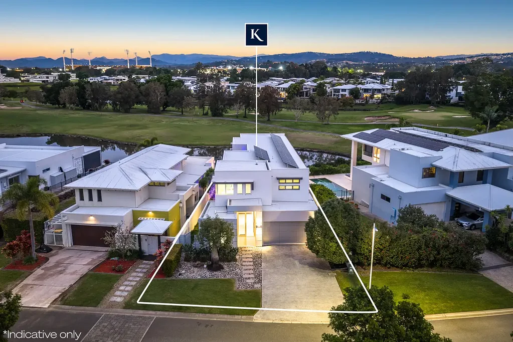 Benowa 5બેડરૂમ Auction On Site, Friday 23 October at 1pm
