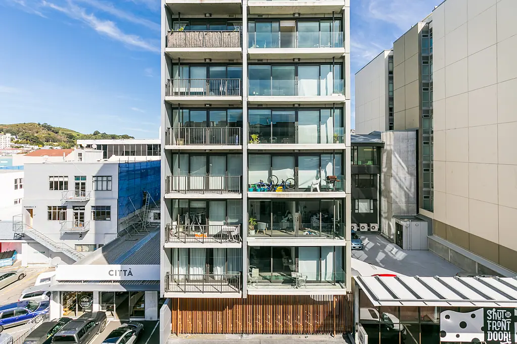 Te Aro 2ห้องนอน Sunny on College St - Ready for a Makeover!