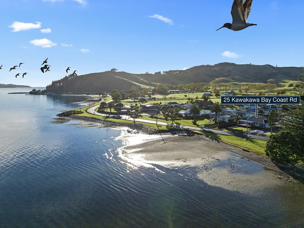 Kawakawa Bay 2 Bedroom Waterfront bliss