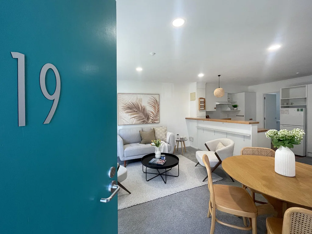 Te Aro 1 Bedroom DECK, SUN AND CITY VIBES