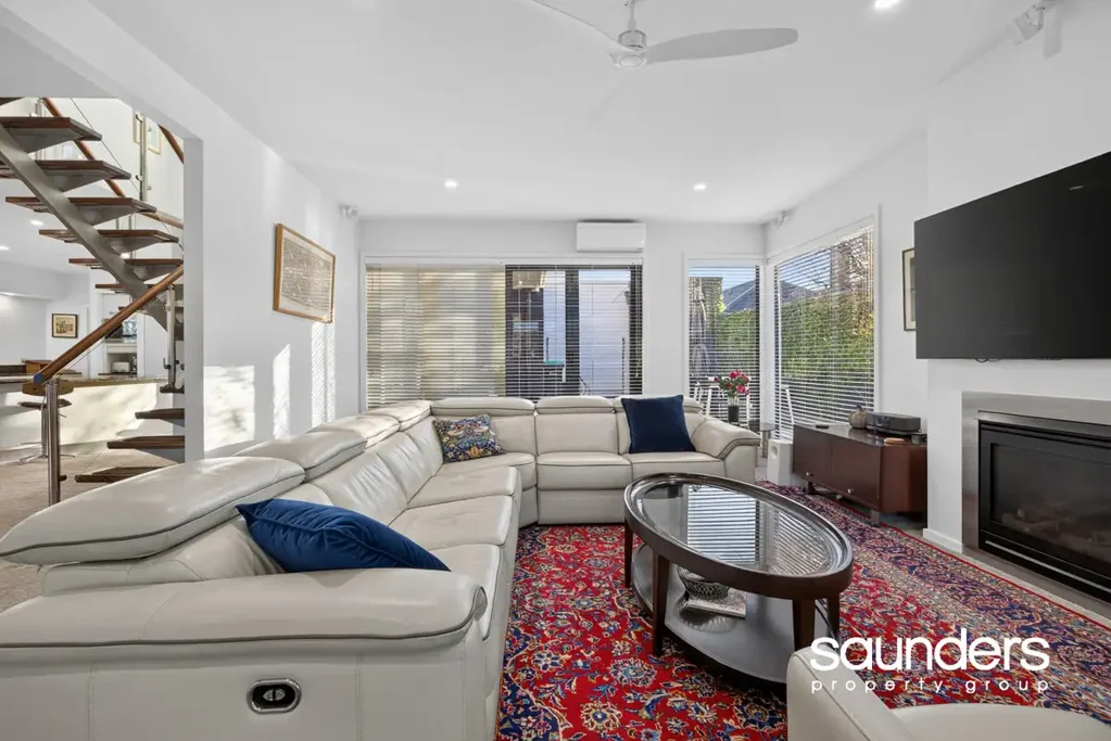 East Launceston 4房  Elevated Luxury with Spectacular Launceston Views
