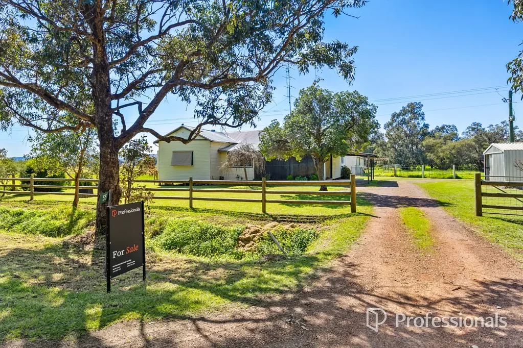 Harvey Original Character Home on 1.05 Hectares - Packed with Potential