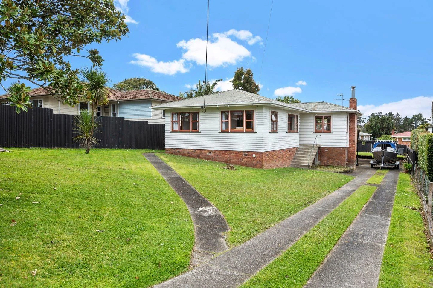 Full section & walking distance to COASTLINE