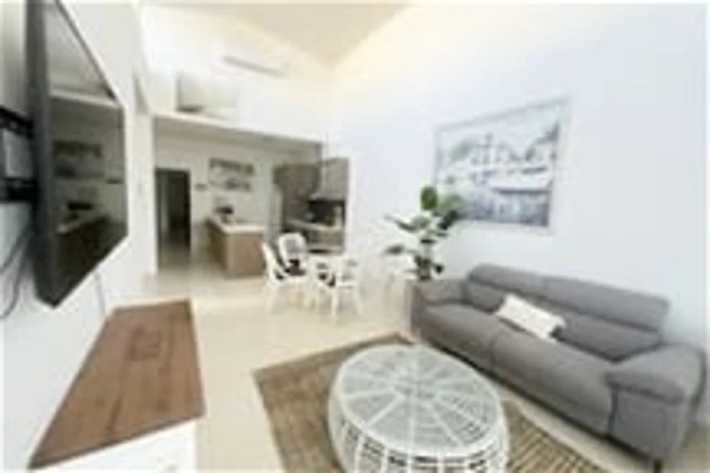 Margate  fully furnished 3 beds plus self contained flat across road from beach Dual Living.