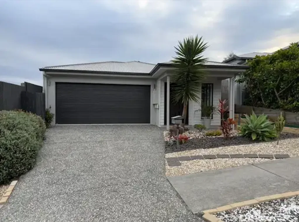 40 Hoist Court, Augustine Heights, QLD 4300