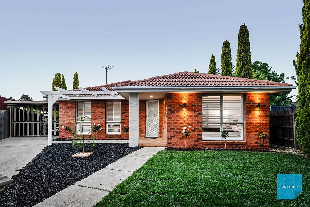 8 Carmel Court, Sydenham, VIC 3037