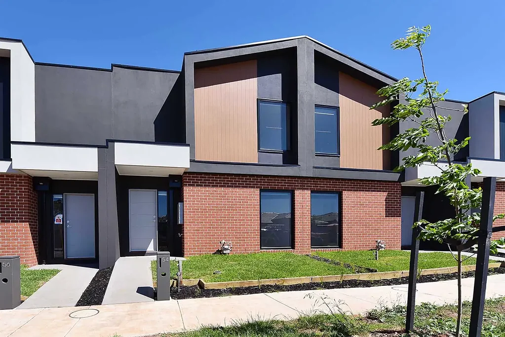 BRAND NEW MODERN LIVING - 4 BEDROOMS, 3 BATHROOMS & LOW-MAINTENANCE LIFESTYLE!