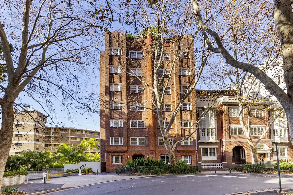 Art Deco apartment in the heart of Elizabeth Bay