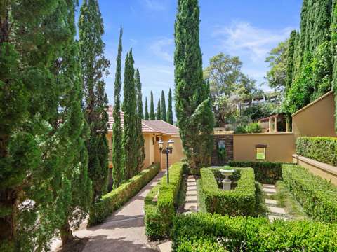 Penshurst 6 Bedroom McRae's Estate - Tuscan style Residence