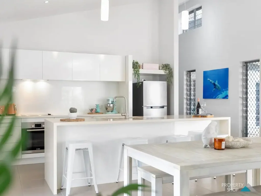 4 Lighthouse Court, Trinity Beach, QLD 4879