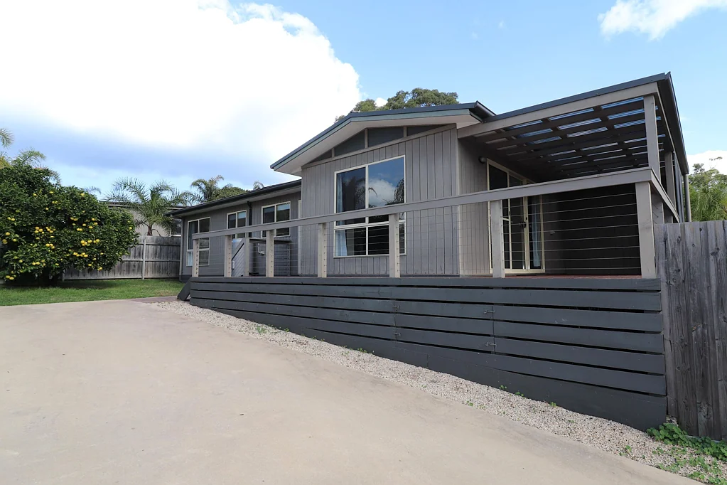 Mallacoota 5 Bedroom Two homes, one title.