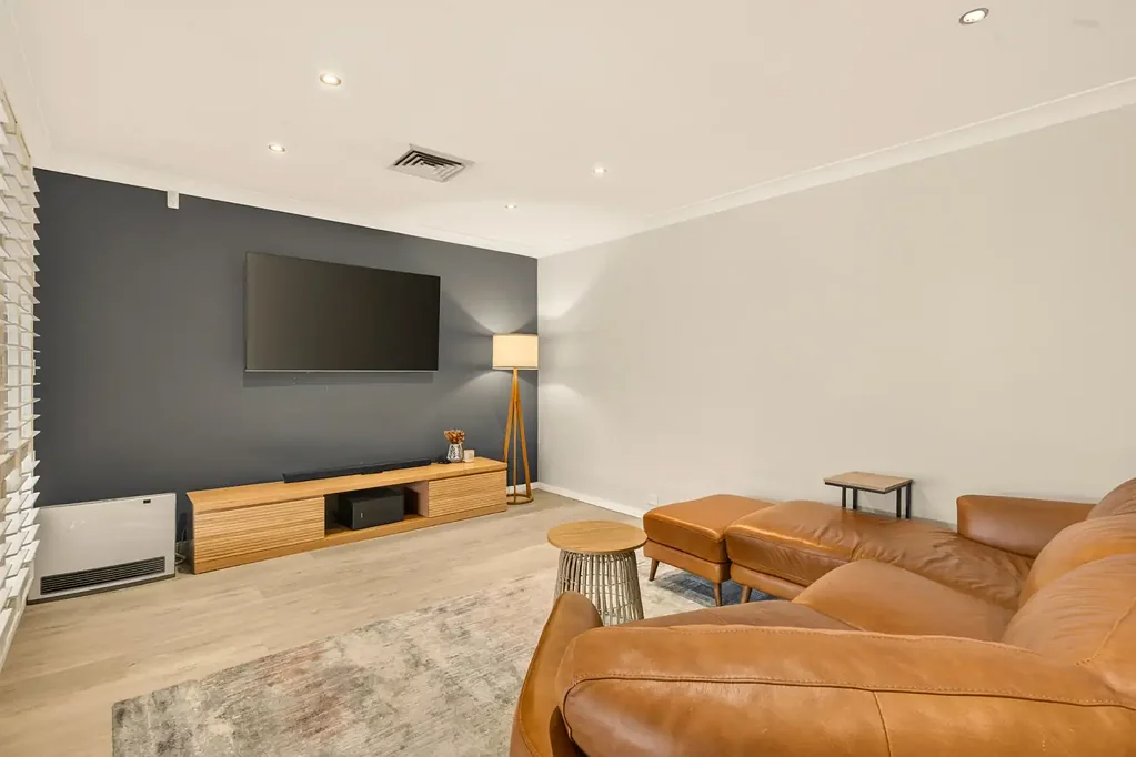 Toongabbie 5Habitaciones Beautifully Updated Family Home with Flexible Five-Bedroom Layout