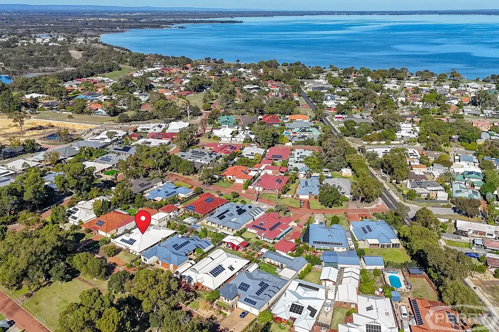 Coodanup 4房  BIG BLOCK LIVING WITH SERIOUS SIDE ACCESS & WORKSHOP