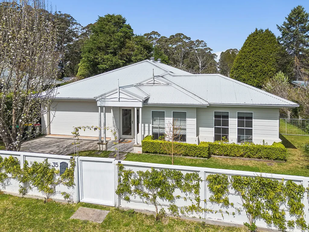 Bundanoon 4部屋 Stylish Light Filled Home in Bundanoon’s Historic Heart
