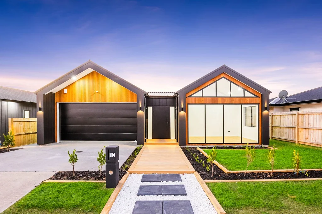 Clarks Beach 4房  Luxury Coastal Living – Brand-New Designer Home