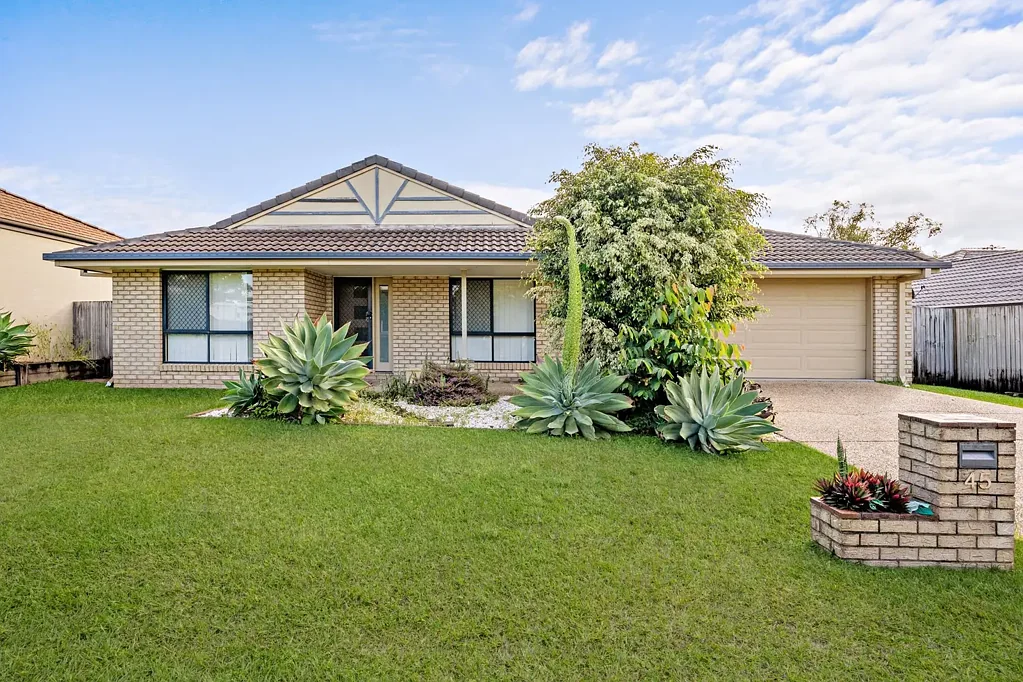 North Lakes 4 Bedroom Step into comfort, convenience, and lifestyle