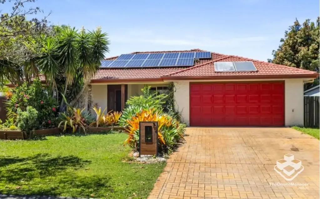3 Carolena Street, Cleveland- Fully Furnitures
