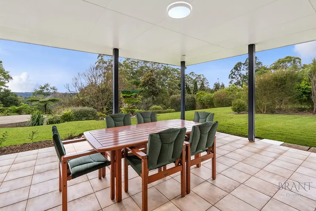 North Maleny 4कमरा One Acre of Peace and Privacy, Northern Views in Desirable North Maleny!