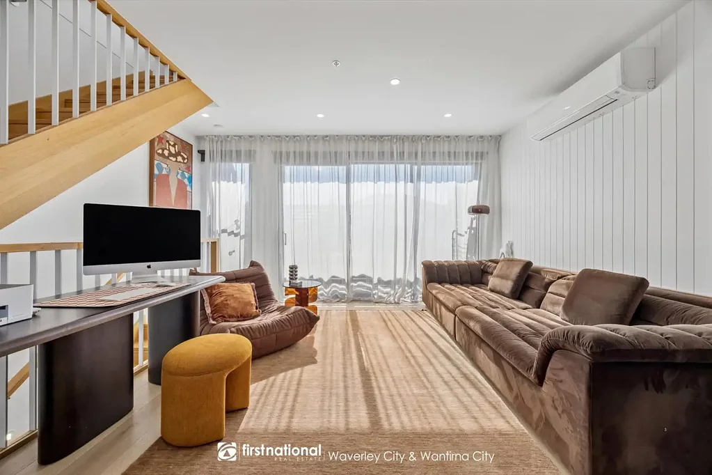 Elwood 3બેડરૂમ Tri-Level Townhouse Living in the Heart of Elwood
