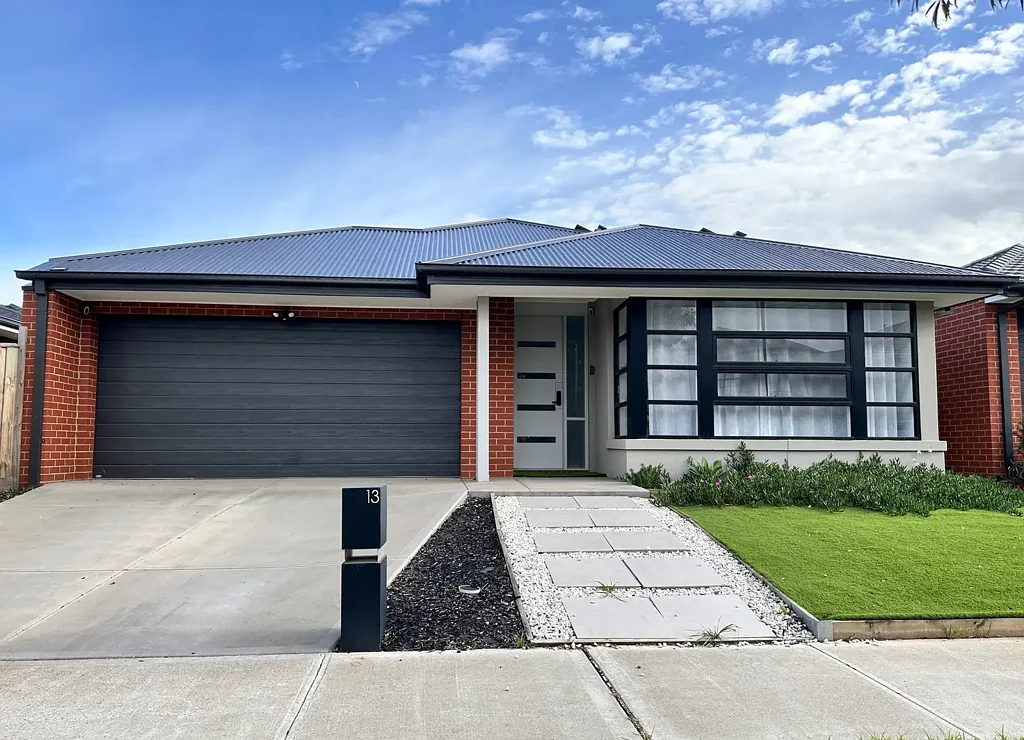 Spacious Family Living in Prestigious Riverwalk Estate