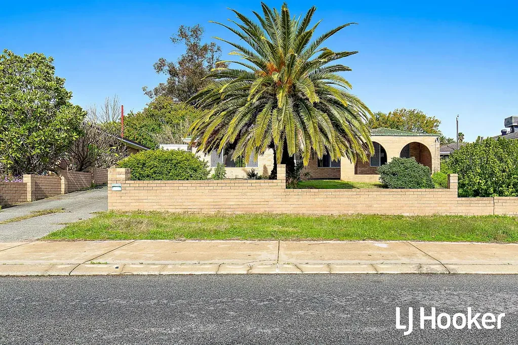 Spacious 3x1 Home with Pool & Fantastic Outdoor Entertaining