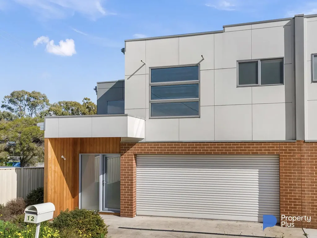 "Central Townhouse Living!"