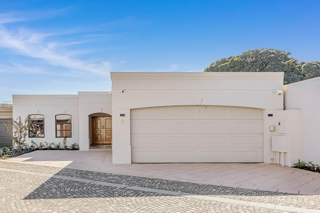 South Perth 3房  Power, Pride, Position & Prestige.