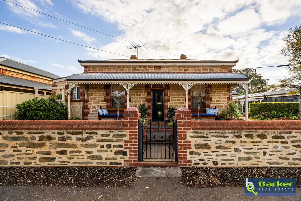Gawler South 4બેડરૂમ Timeless Character, Generous Proportions & Exceptional Corner-Block Appeal