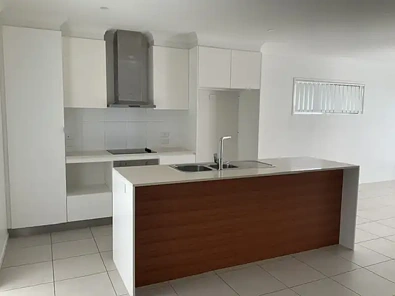 地址保密, Raceview, QLD 4305, 4房, 2浴, House
