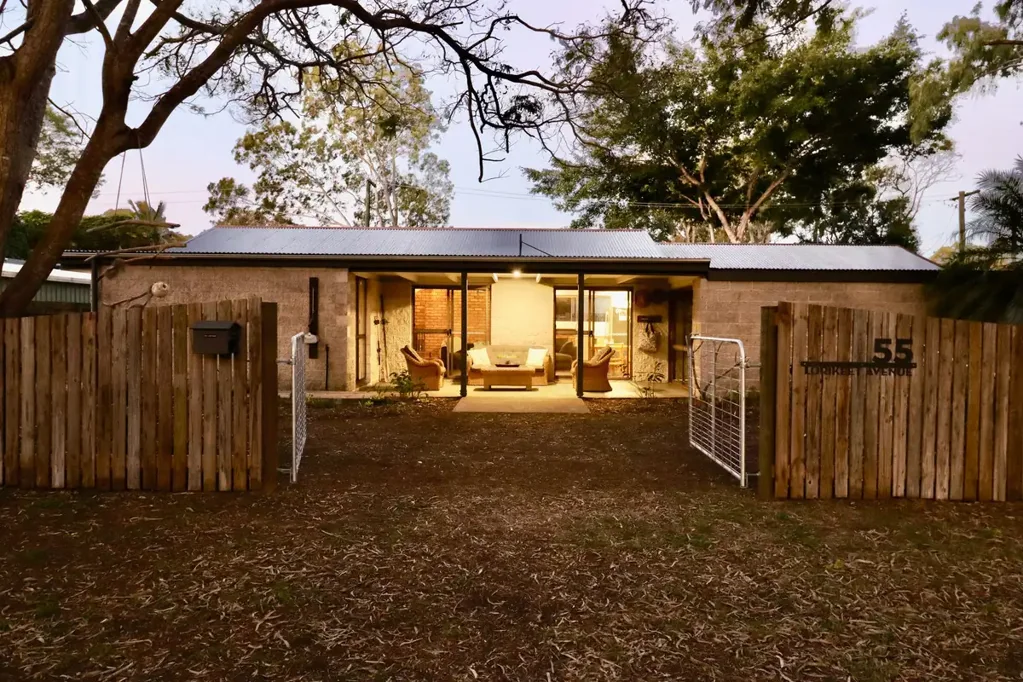 Toogoom 3ਬੈੱਡਰੂਮ Character Filled Low Set Home So Close To The Beach!