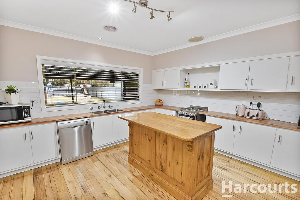 15 Tena Avenue, Horsham, VIC 3400