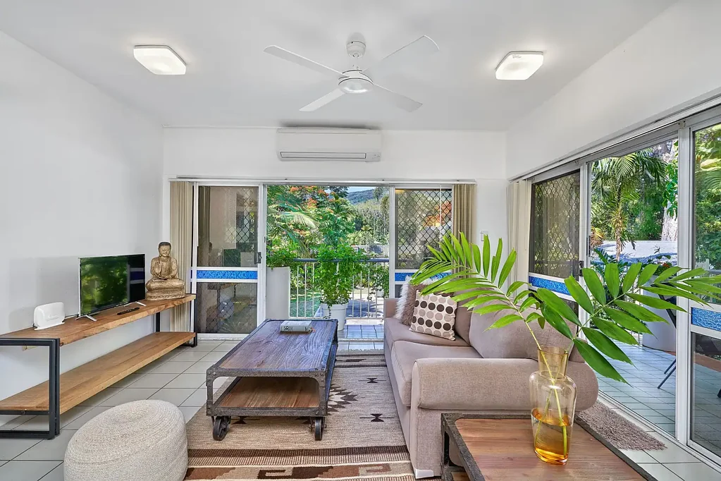 FURNISHED BEACHFRONT UNIT - CLIFTON BEACH