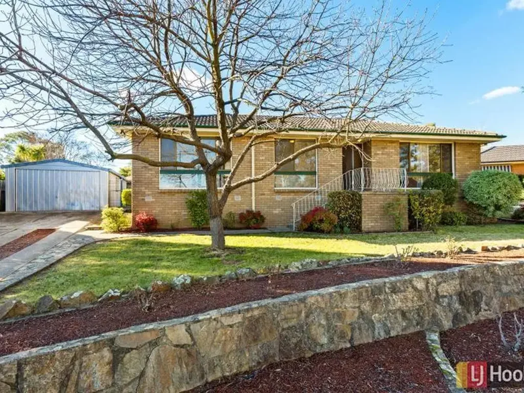 IMMACULATE FAMILY HOME LOCATED IN A PRIME POSITION