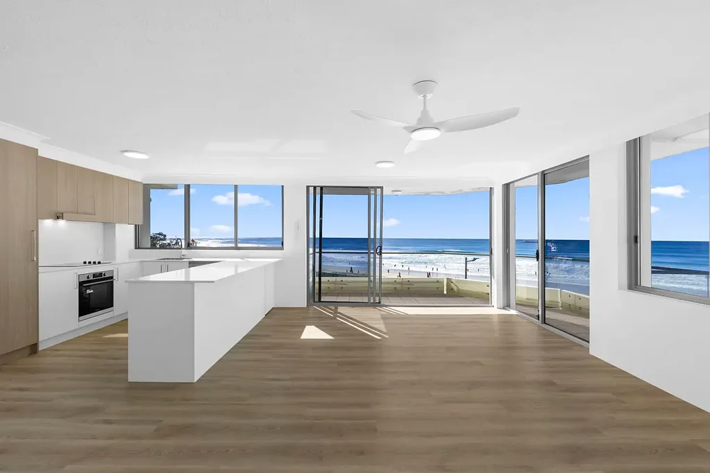 Absolute beachfront position - Freshly renovated